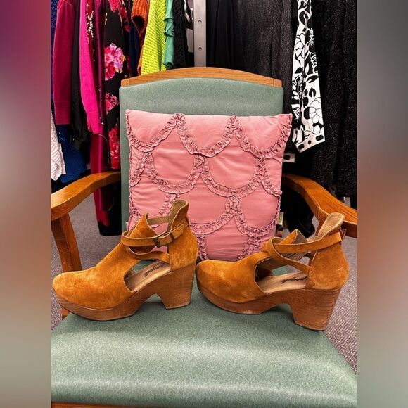 Free People Ladies 41 Brown Suede Wedge Booties - Picture 2 of 5